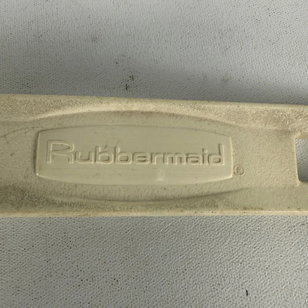 Rubbermaid vintage mixing